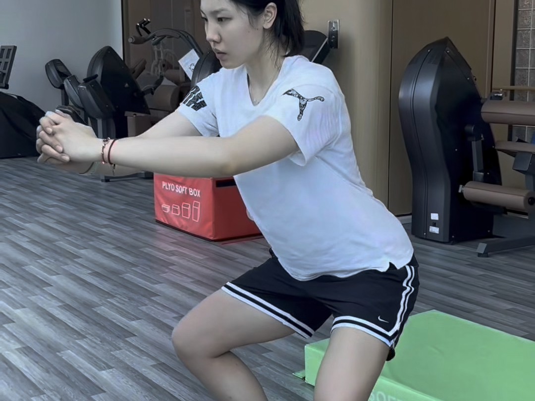 篮球老将如何通过瑜伽提升柔韧性_1